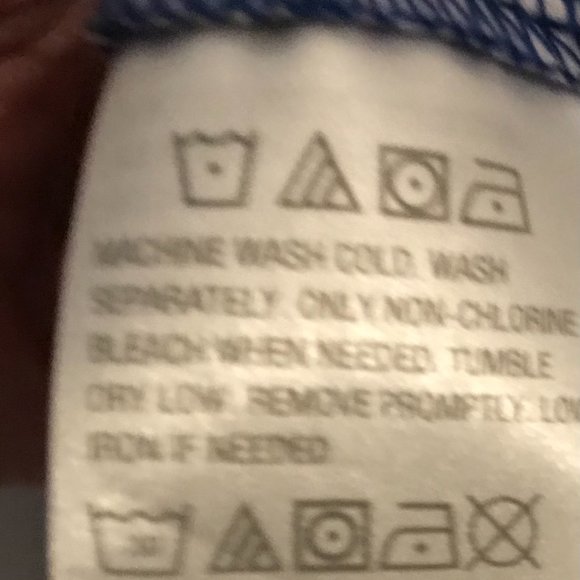 Susan Graver tunic, 1X, blue and white geometric print, longer on right side. - Picture 8 of 8